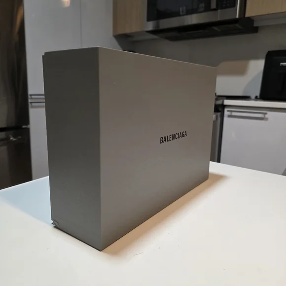 Balenciaga Gray Box and ribbon - Picture 3 of 5